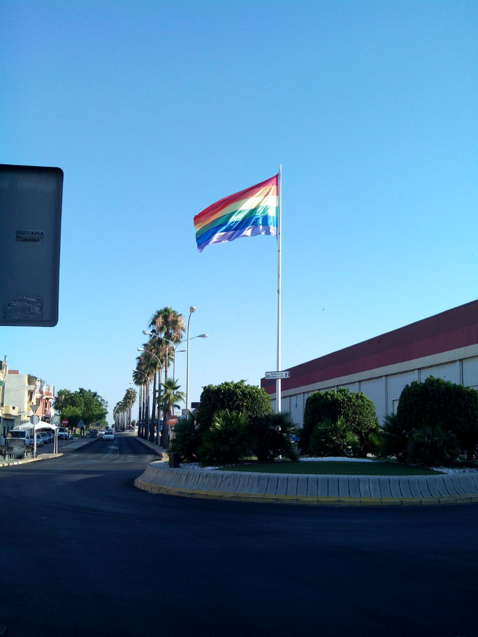 bandera orgullo gay en utrera