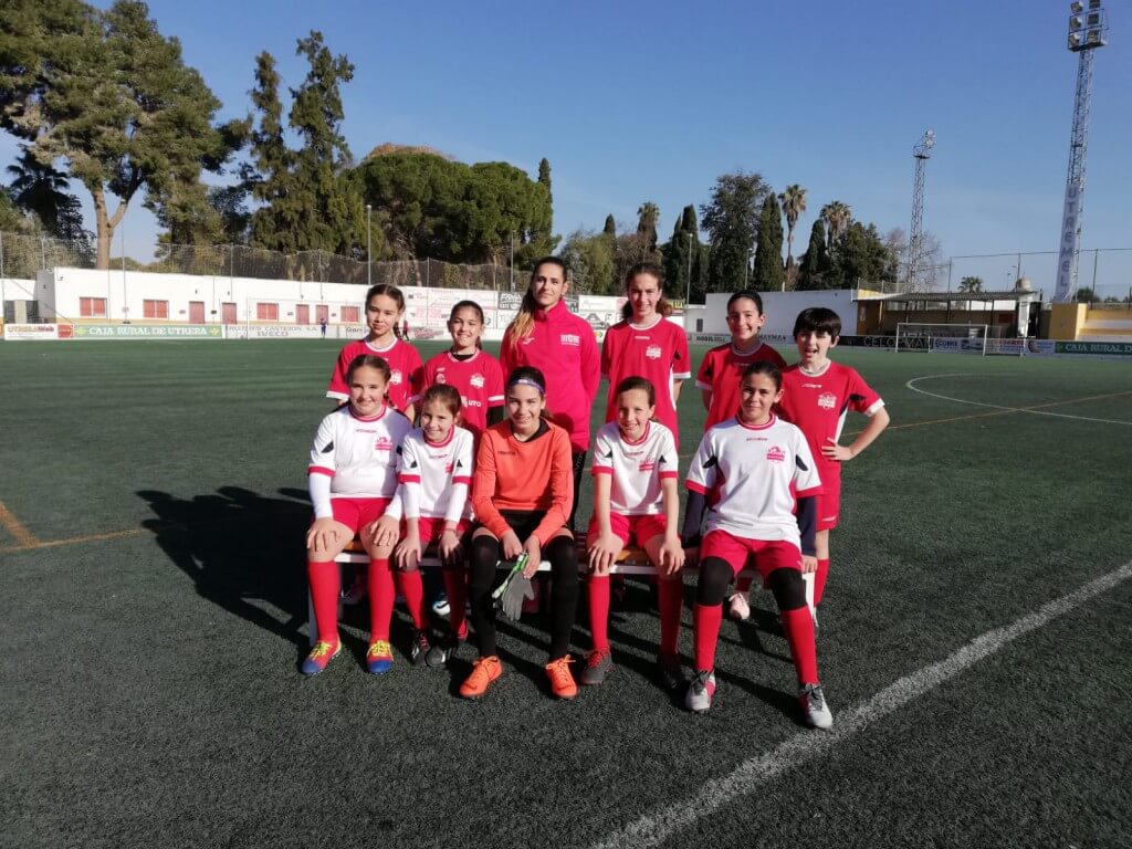 Equipo femenino de la Escuela de fútbol que por primera vez disputará la Copa Covap 