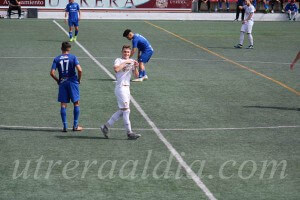 Domingo besando el escudo tras uno de sus goles